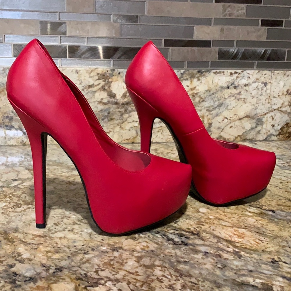 Wild Diva Red pumps